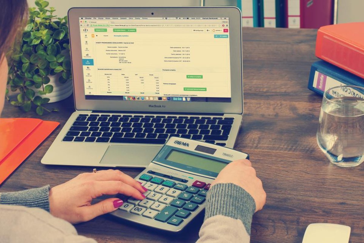 Position Sizing on Kalshi: How Much to Bet on a Single Contract - calculator spreadsheet desk (photo 1)